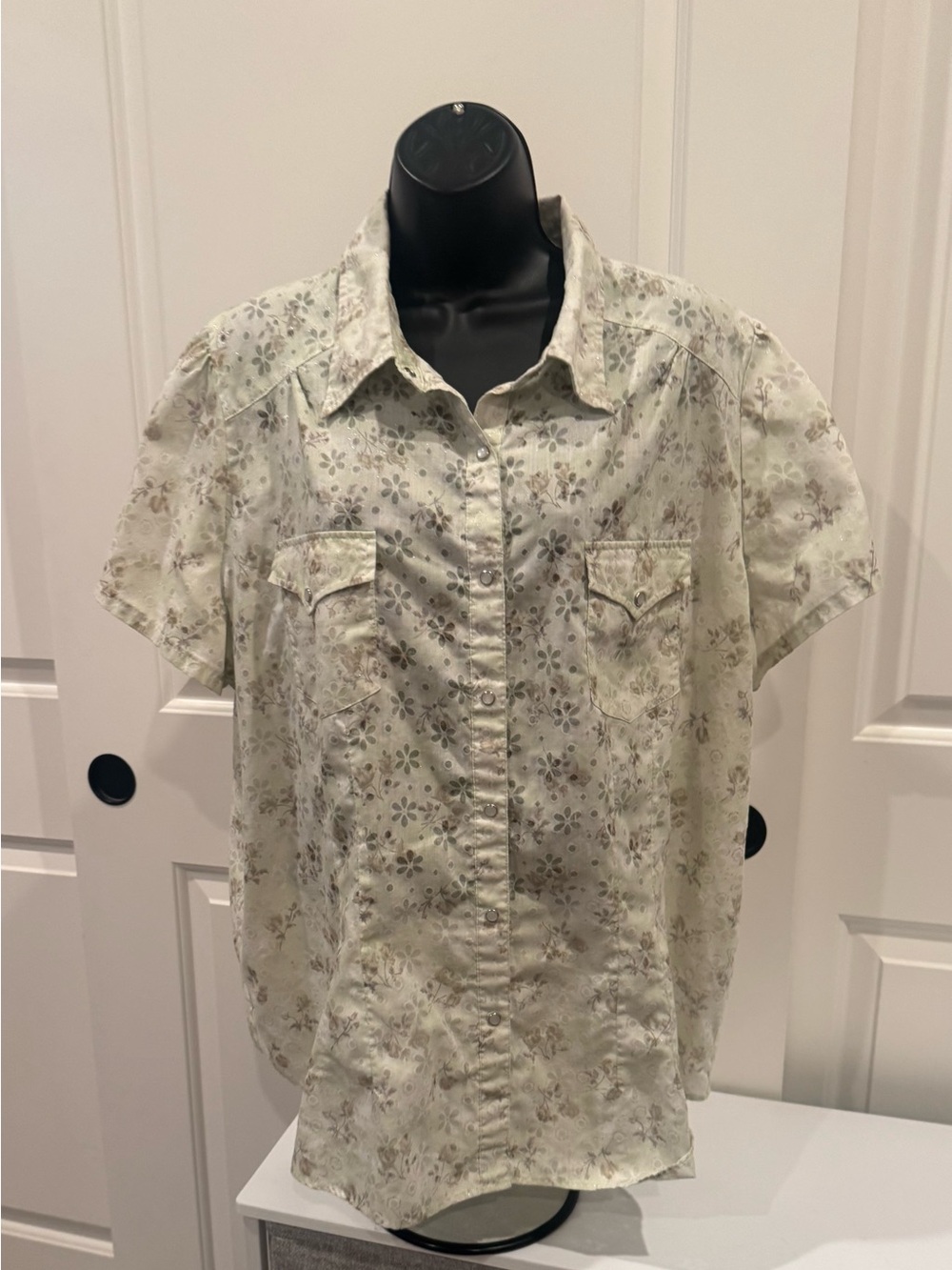 Roper Pale Green Floral Short Sleeve Button-Down Shirt